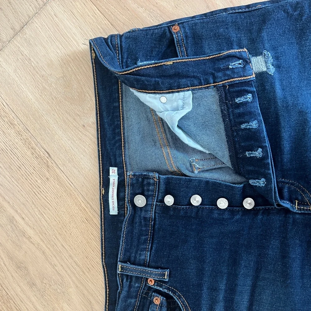 Levis Ribcage Straight Ankle - size 32 - dark wash/destroyed - Picture 2 of 3